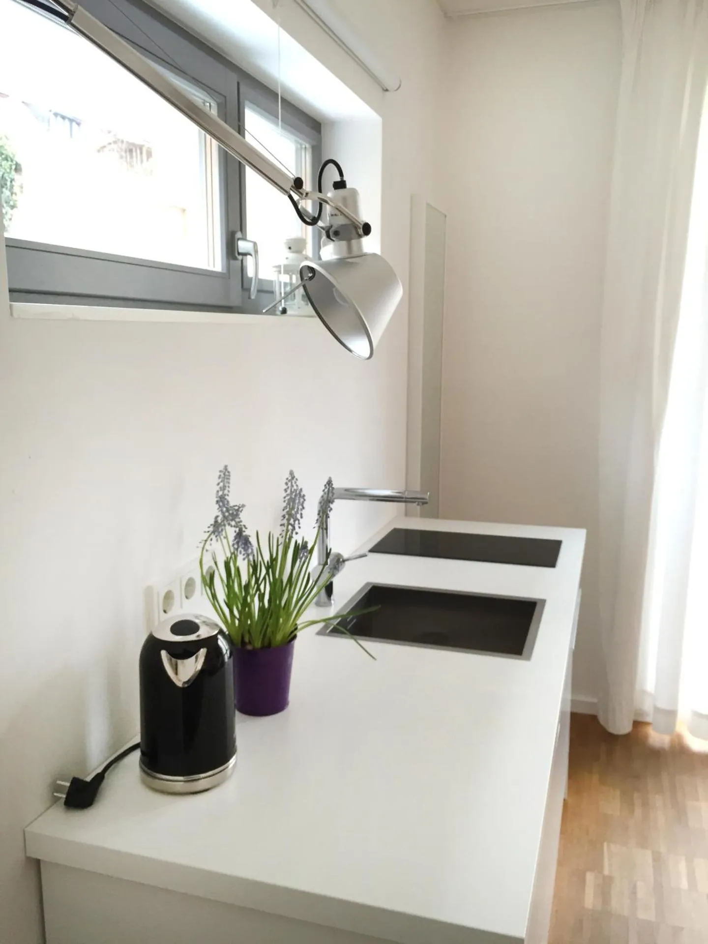 Küchenarbeitsplatte mit Wasserkocher