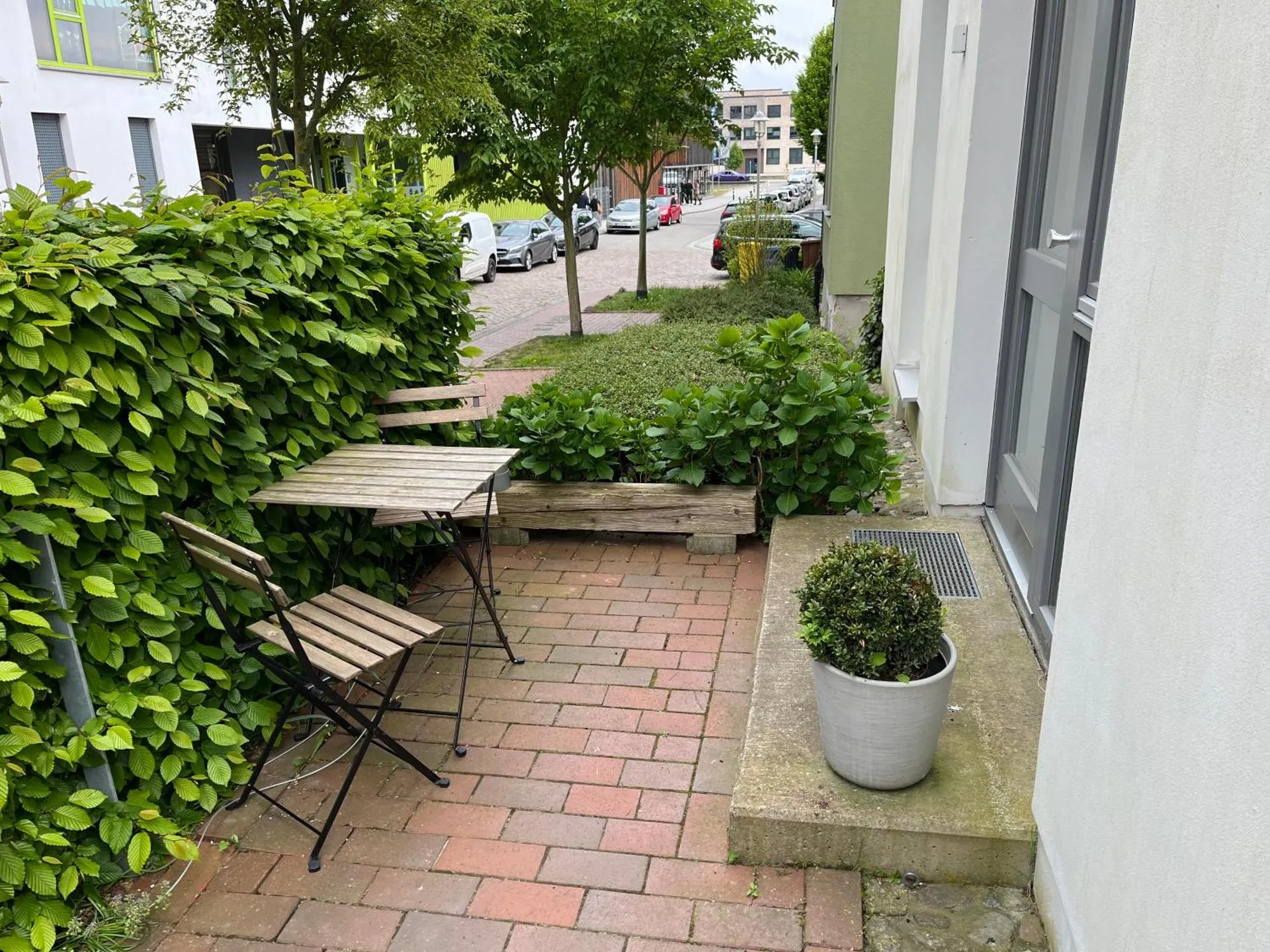 Sitzplatz vor der Wohnung